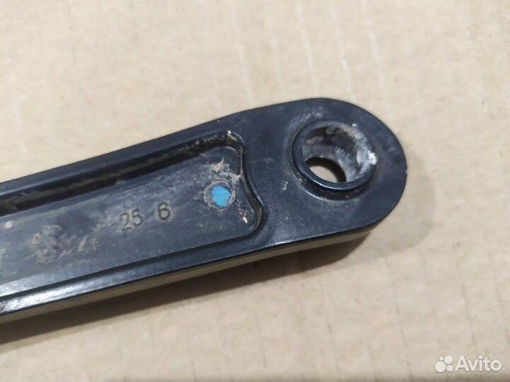 Поводок стеклоочистителя левый Renault Fluence