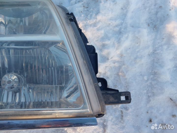 Фара Nissan Elgrand E50 ксенон