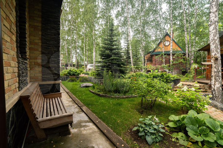 Коттедж 300 м² на участке 12 сот.