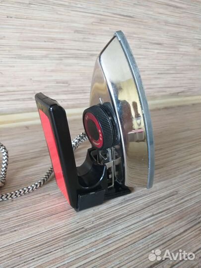 Утюг малогабаритный с терморегулятором.Новый.ссср