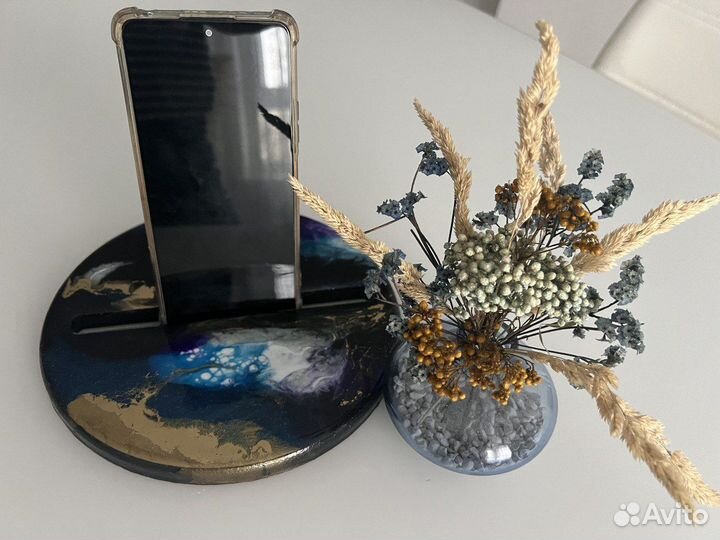 Подставка под телефон из эпоксидной смолы