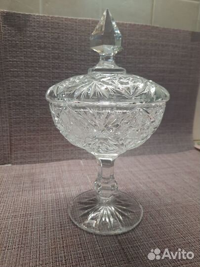 Хрустальная конфетница с крышкой