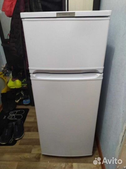 Холодильник Саратов Узкий. Двухкамерный