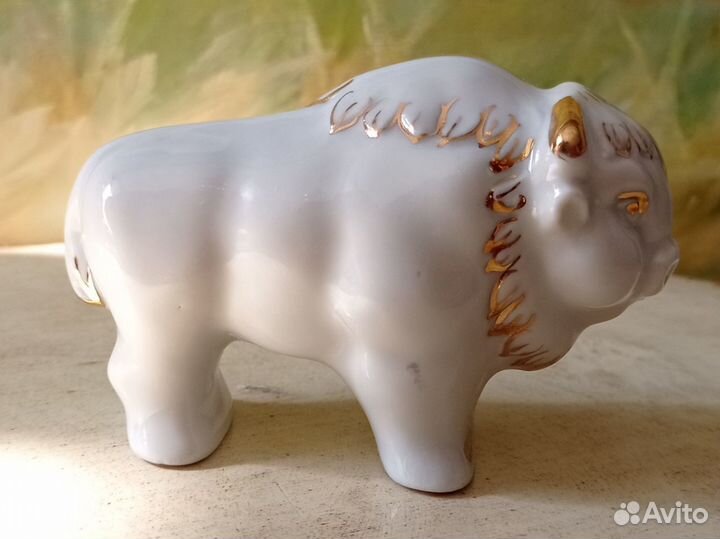Форфоровая статуэтка Бычок