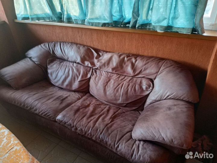 Кожаный диван бу