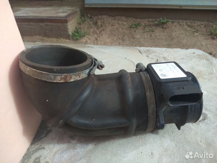 Датчик массового расхода воздуха на двигатель