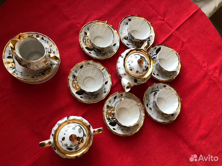 Антикварный чайный сервиз на шесть персон