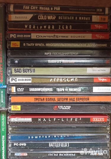 Старые компьютерные игры на дисках. Старый софт