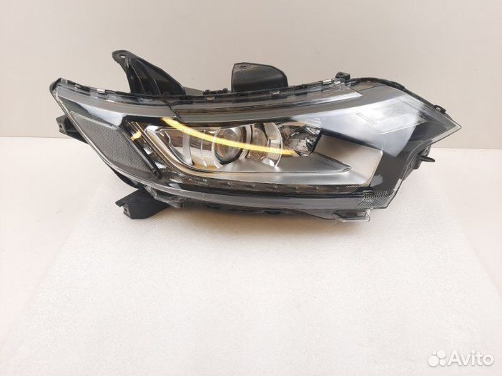 Фара правая Mitsubishi Outlander 3 2015-2018