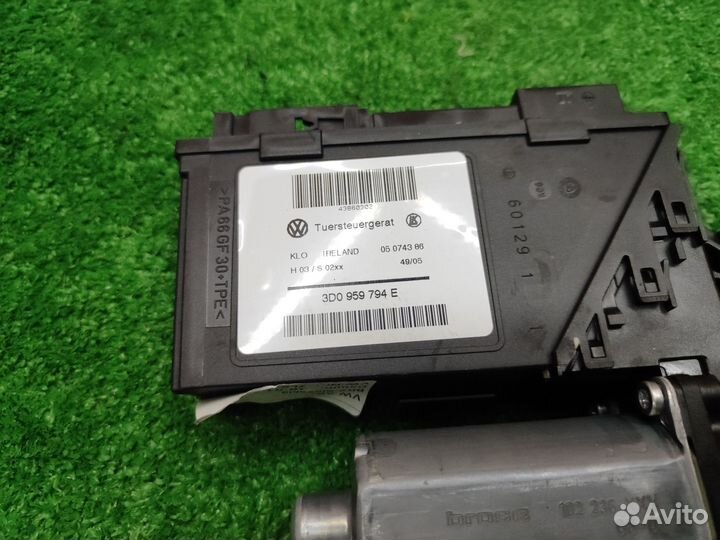 Моторчик стеклоподъемника задний правый Touareg