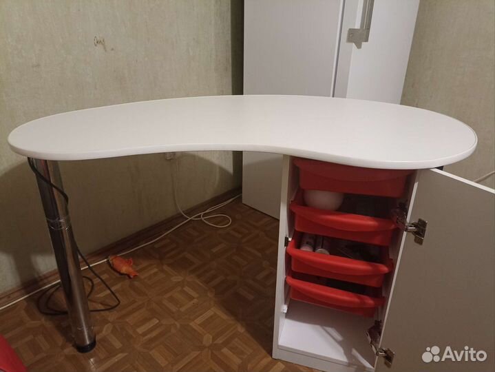 Стол для маникюра бу