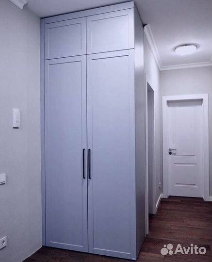 Шкаф распашной в коридор
