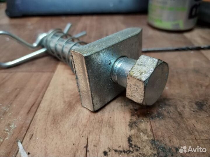 Антистук с фиксатором для фаркопа