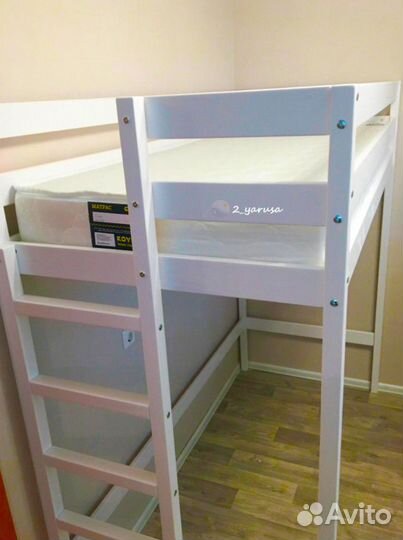 Двухъярусная кровать
