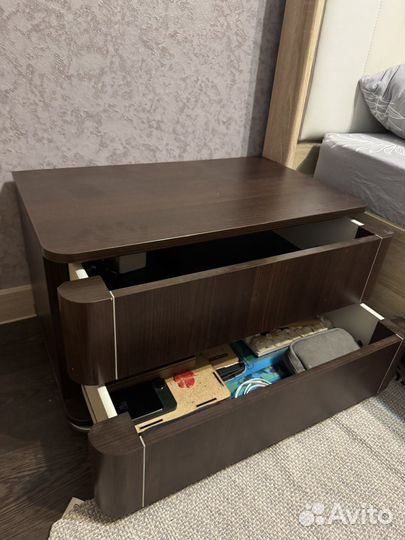 Тумбочка прикроватная