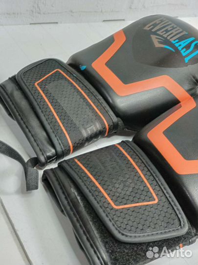 Боксерские перчатки