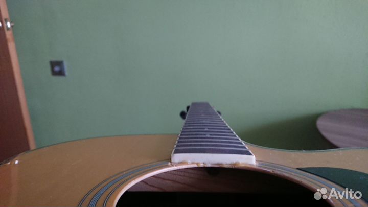 Полуакустическая гитара