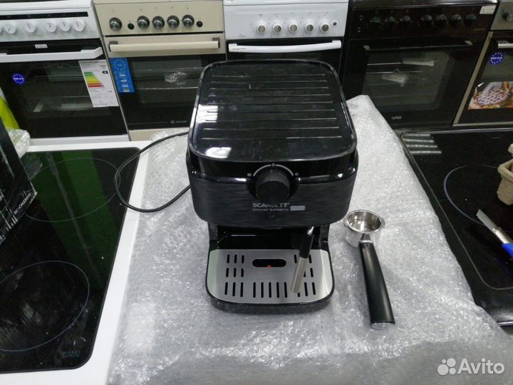 Кофеварка рожкового типа Scarlett SC-CM33015