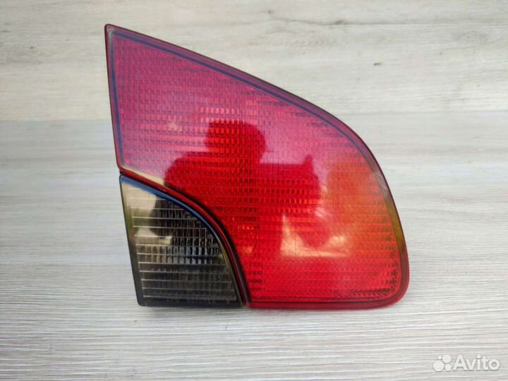 Фонарь задний левый внутренний Peugeot 406 wagon