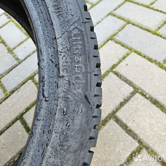 Goodyear UltraGrip Arctic 2 225/45 R19 96T