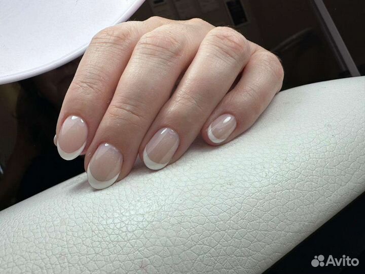 Мастер маникюра в отдельной Студии