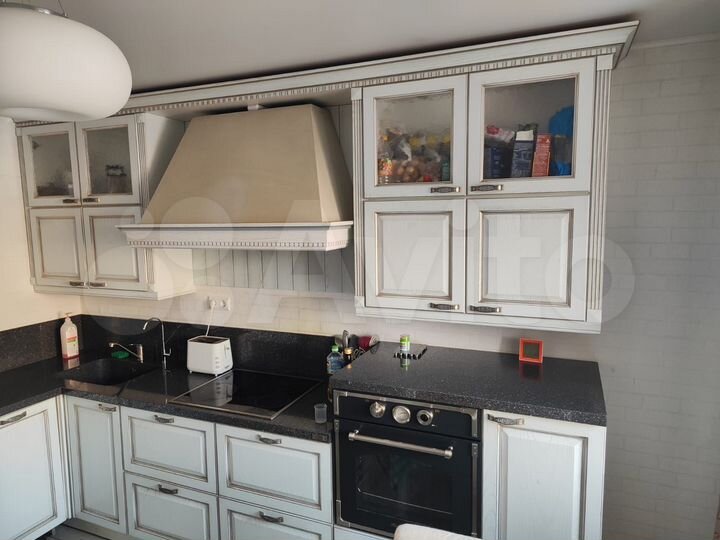 3-к. квартира, 81 м², 8/10 эт.