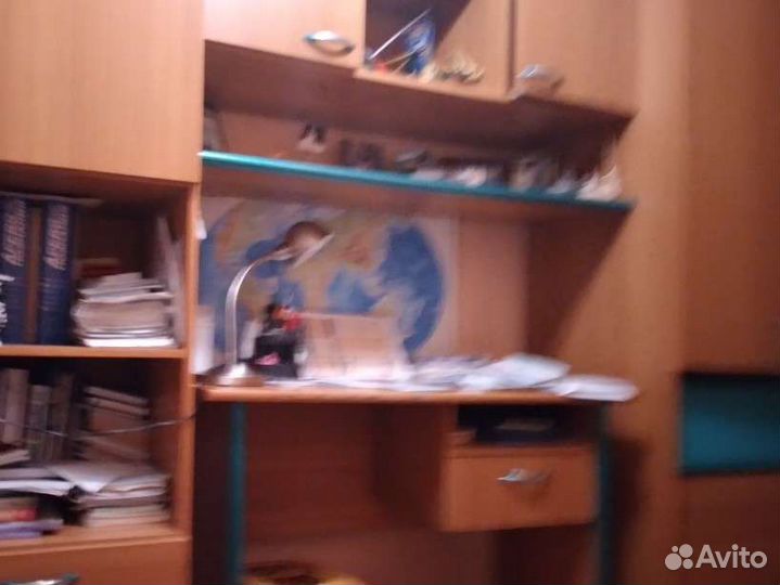 Письменный стол и полка со шкафами б/у