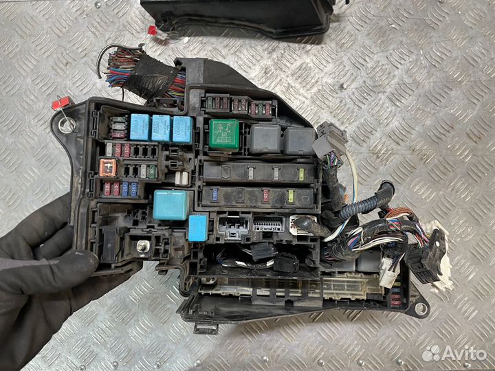 Блок предохранителей Lexus GS 450 (3)