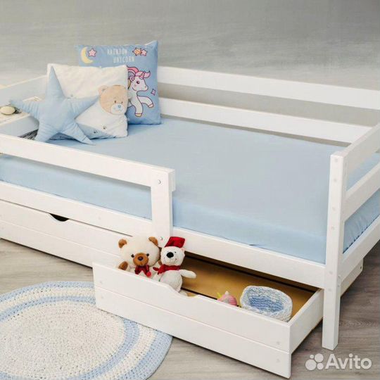 Детская кроватка массив