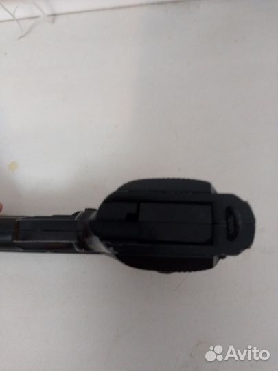 Железный пистолет