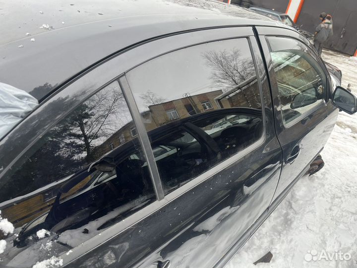 Стекло боковое Skoda Octavia A5