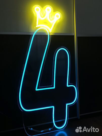 Неоновая вывеска цифра 4