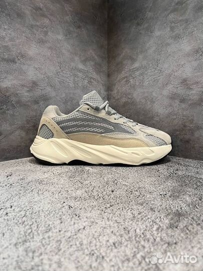 Кроссовки Кроссовки Yeezy Boost 700 V2 Static