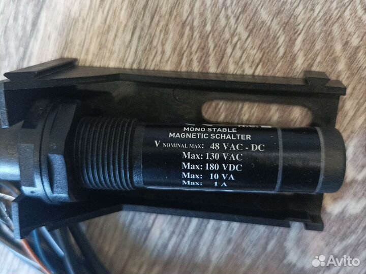 Датчик бистабильный