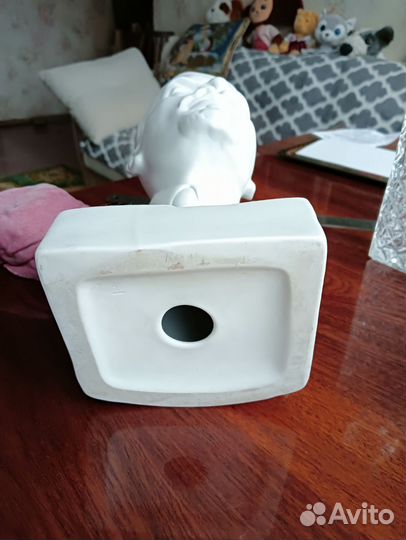 Бюст писателя М. Горького и В.И.Ленина