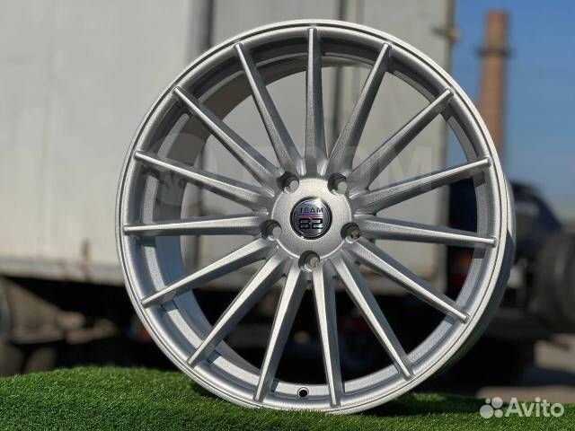 Диск литой разношир. Replica Vossen VFS-2 5x120