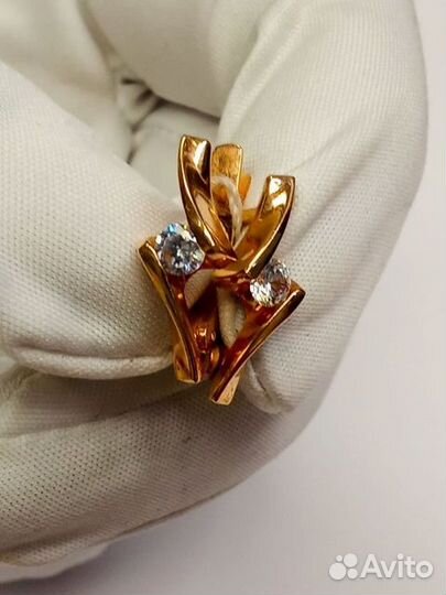 Серьги с синтетическим камнем Золото