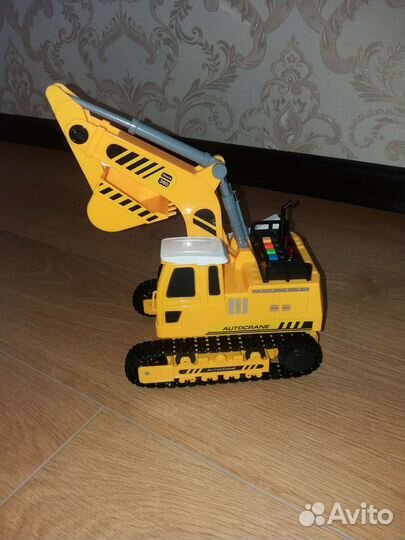 Экскаватор игрушка