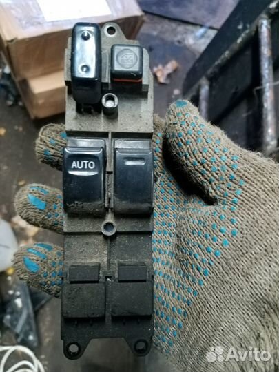 Блок стеклоподъемников Тойота Авенсис 2001 год