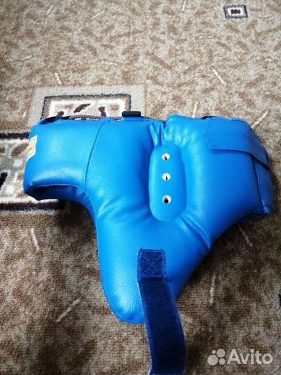 Кимоно(халат), синий пояс, защита, шлем, перчатки