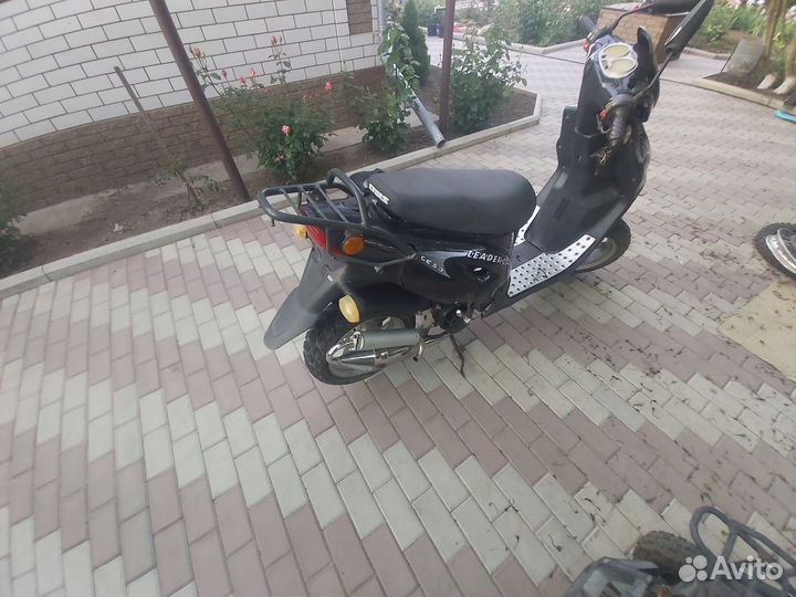 Скутер stels leader 50