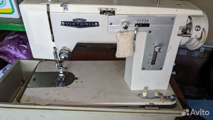 Швейная машина victoria