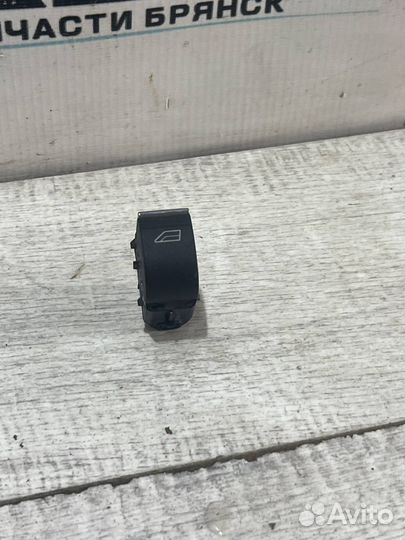 Кнопка стеклоподъемника задняя Ford Focus 3