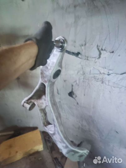 Рычаг Volkswagen Touareg нижний