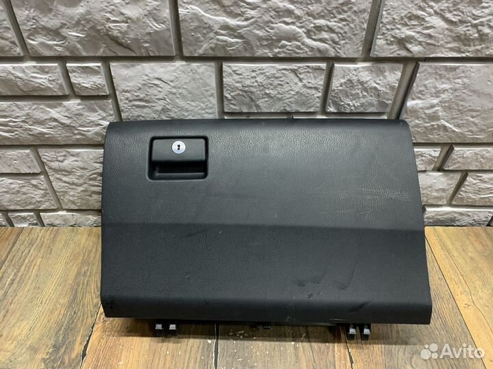 Toyota RAV 4 Бардачок