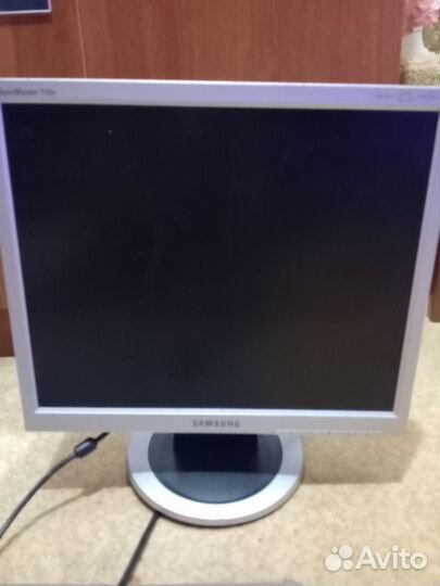 Монитор Samsung