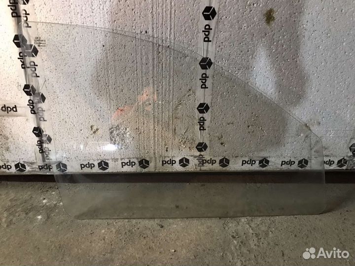 Правое переднее стекло гранта бор 13 года