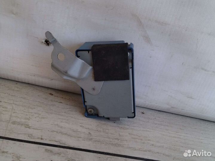 Lexus LX 570 Блок антенны