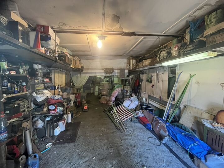 Гараж, > 30 м²