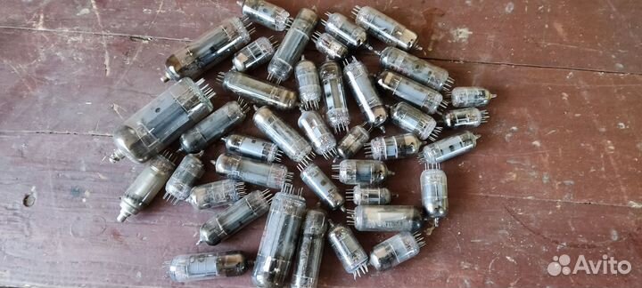 Микросхемы,процы,радиолампы,диоды,тумблеры серебре